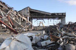 Adamo High Reach Works on Hangar 715 at DTW