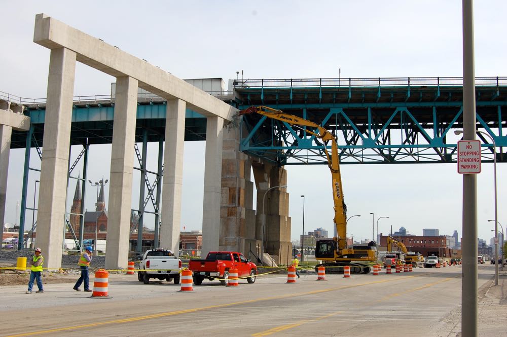 Pier 19 Demolition at the Ambassador Bridge Project Image 3