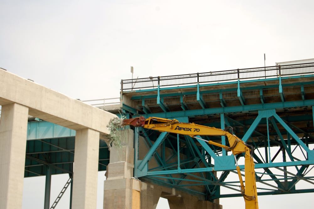 Pier 19 Demolition at the Ambassador Bridge Project Image 4